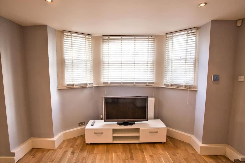 Charming Apartment In Deal Near The Beach & Town Exterior foto
